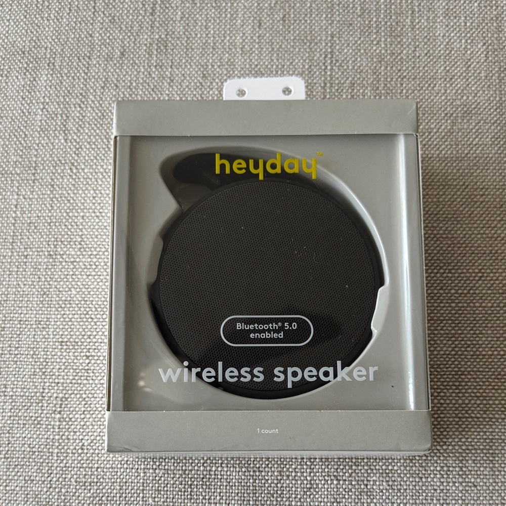 NEW Heyday Black Bluetooth Speaker